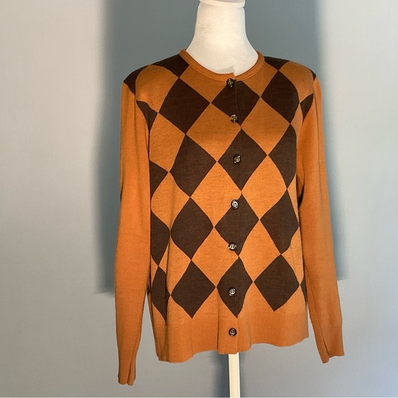 Karen Lessly Brown and Camel Argyle XL Ladies Cardigan, Tortoise Shell Buttons - Picture 15 of 16